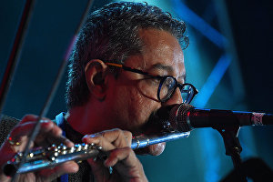 Участник индийского музыкального коллектива Rajeev raja combine Раджа Раджив во время выступления на 16-м международном музыкальном фестивале Koktebel Jazz Party