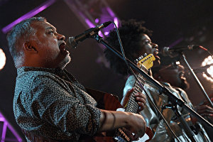 Основатель британской группы Incognito Жан-Поль "Блуи" Моник во время выступления на 16-м международном музыкальном фестивале Koktebel Jazz Party