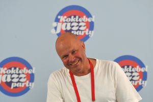 Музыкант, актер, солист и лидер группы "Несчастный случай" Алексей Кортнев на пресс-конференции Алексея Кортнева и квинтета Павла Тимофеева с программой "НесJazzный Случай" в рамках Международного джазового фестиваля Koktebel Jazz Party - 2021 в Крыму