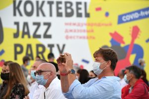 Зрители на открытии Международного джазового фестиваля Koktebel Jazz Party - 2021 в Крыму
