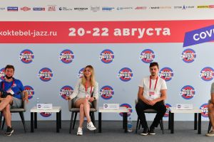 Певица Ольга Синяева и участники группы All See Band на пресс-конференции в рамках Международного джазового фестиваля Koktebel Jazz Party - 2021 в Крыму