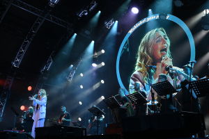 Певица и лидер группы All See Band Ольга Синяева выступает на Международном джазовом фестивале Koktebel Jazz Party - 2021 в Крыму