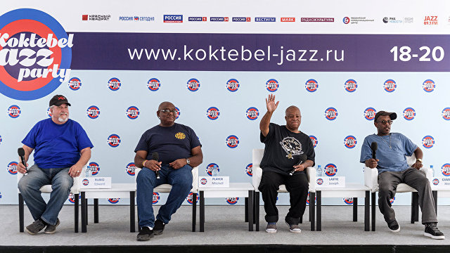 Музыканты Эдвард Рубио, Митчелл Плейр, Джозеф Ласти и Мервин Кэмпбелл (слева направо) на пресс-конференции коллектива Joe Lastie’s New Orleans Sound в рамках фестиваля Koktebel Jazz Party 2017.