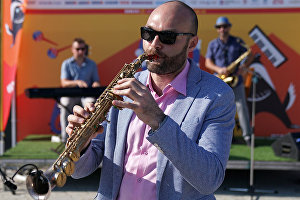 Музыкант-саксофонист Сергей Головня выступает на 16-м международном музыкальном фестивале Koktebel Jazz Party