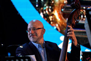 Музыкант американского коллектива New York All Stars Бен Вольф выступает на 16-м международном музыкальном фестивале Koktebel Jazz Party