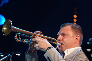 Музыкант Виталий Головнёв выступает с американским коллективом New York All Stars на 16-м международном музыкальном фестивале Koktebel Jazz Party