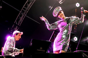 Певица Дебора Рэдул выступает на 17-м международном музыкальном фестивале Koktebel Jazz Party